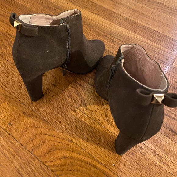 Kate spade ankle booties with bow. - Picture 2 of 2